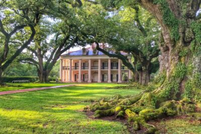 New Orleans: Oak Alley Plantation Tour with Transportation - Entering the Big House: guided tour, no-cameras rule, and what that means for your time