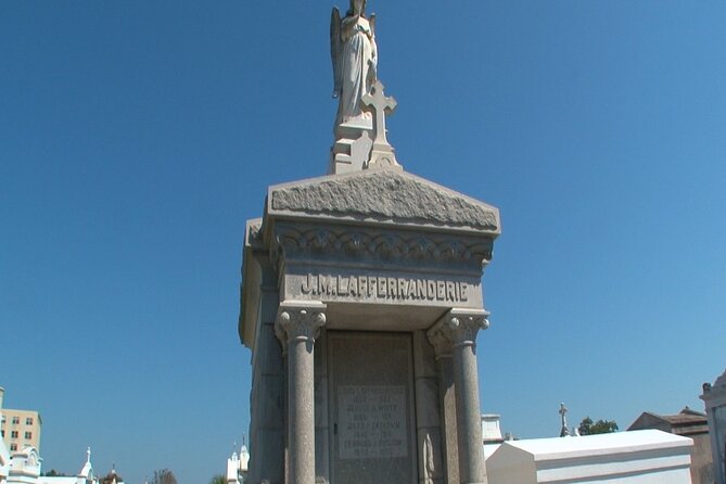 New Orleans Private City and Cemetery Tour: Up to 24 Passengers - Price and value: $800 per group and when it adds up