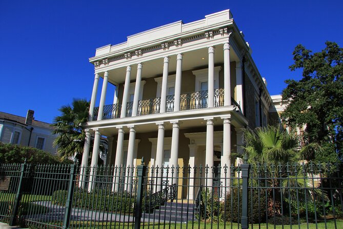 New Orleans Private City and Cemetery Tour: Up to 24 Passengers - St. Louis Cemetery No. 3: the guided walk that makes the cemetery make sense