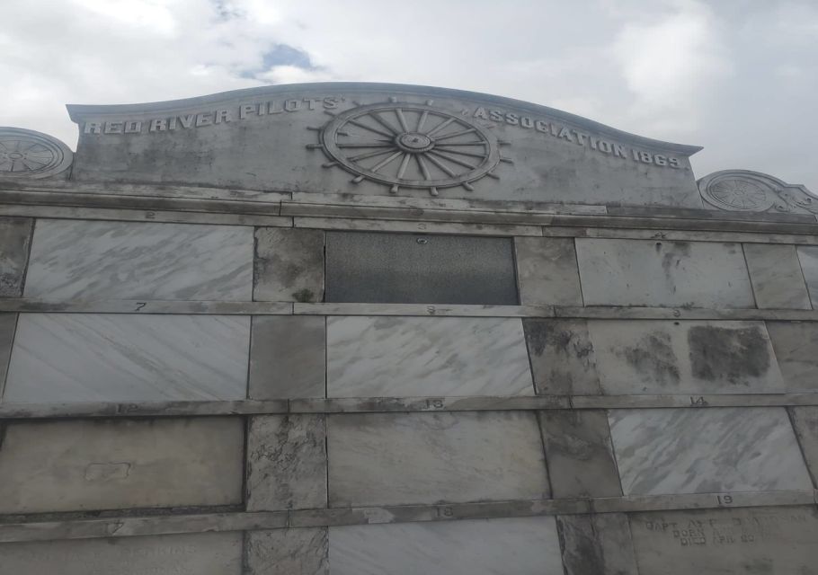 New Orleans: Secrets and Societies Cemetery Experience - Who this tour suits best (and who should think twice)