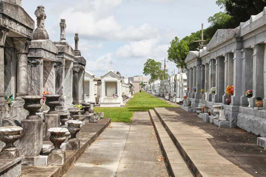 New Orleans: St. Louis Cemetery #3 Guided Walking Tour - Key things you’ll notice on this tour