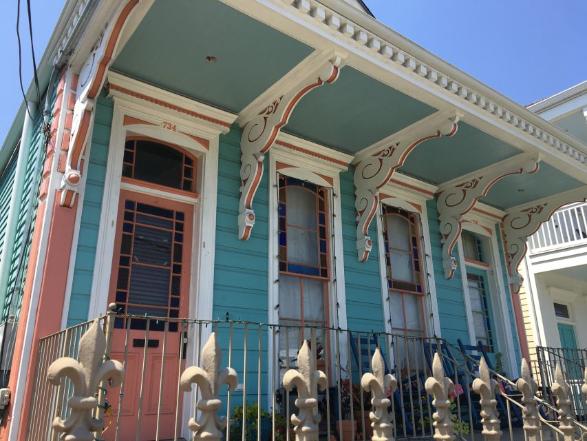 New Orleans: Traditional City and Estate Tour - Uptown classics: Carrollton, Tulane and Loyola, streetcar line, and St. Charles Avenue