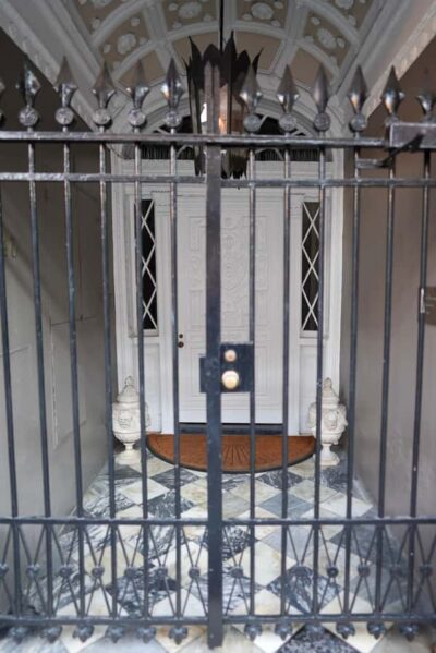 New Orleans: True Crime Pub Crawl - Meeting outside Bon’s and how the night moves