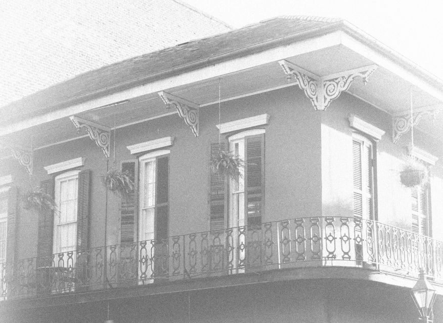New Orleans: Vampires, Voodoo, and Ghosts Tour - Entering the French Quarter at the Red Door