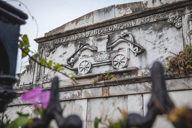 New Orleans Walking Tour: Garden District Stories - Starting on Prytania Street and easing into the Garden District