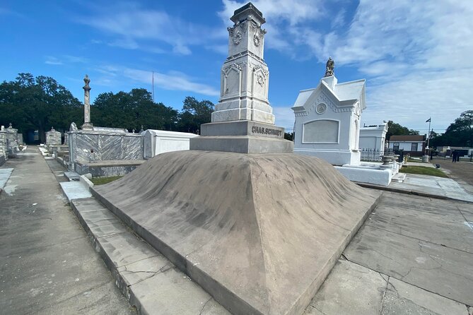 Night Cemetery Insiders Bus Tour in New Orleans - What makes the Night Cemetery Insiders tour worth your $30