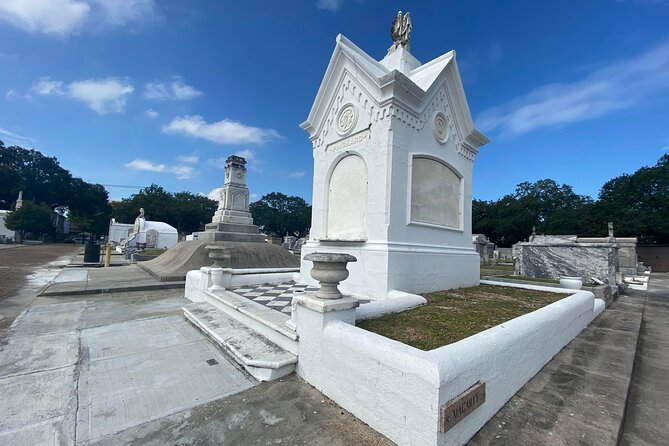 Night Cemetery Insiders Bus Tour in New Orleans - Timing, pacing, and the walk you’ll do in the dark