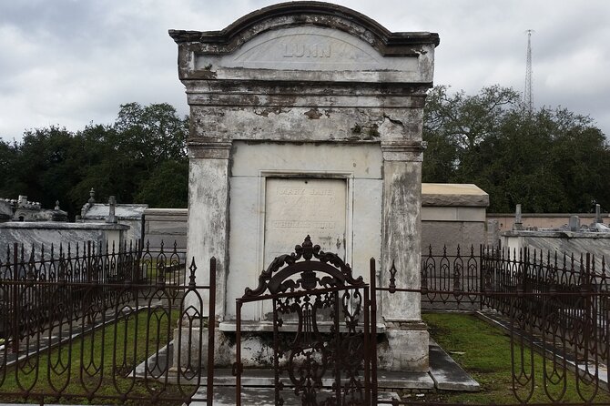 Night Cemetery Insiders Bus Tour in New Orleans - Price and value: what you’re really getting for $30