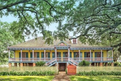 Oak Alley Plantation and Airboat Combo Tour by Bus - Getting There With Crescent City Tours: Pickup, Guides, and Group Size