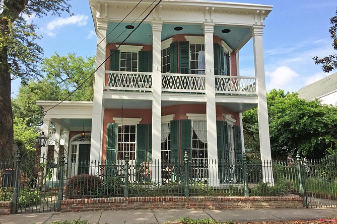 Oak Alley Plantation and New Orleans City and Cemetery Tour - Garden District drive and City Park cues: St. Charles Avenue to Dueling Oaks