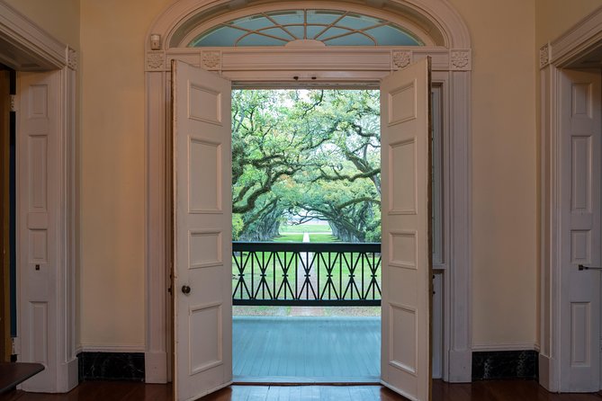 Oak Alley Plantation Tour with Hotel Pickup - Hotel pickup and the long ride out of New Orleans