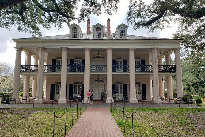 Oak Alley Plantation Tour with Transportation - The Drive Down Great River Road: A Built-In Bonus