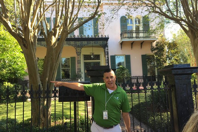 Private Garden District Walking Tour With Lafayette Cemetery No 1 - A Fast Way to See the Best of the Garden District