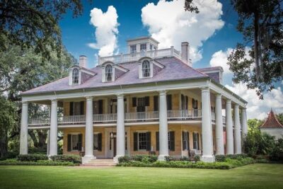 Private Louisiana Plantations Tour with Gourmet Lunch from New Orleans - San Francisco Plantation: gingerbread trim, hand-painted ceilings, and Creole stories