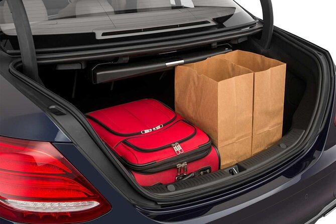 Private Transfer New Orleans MSY or Port to New Orleans by Sedan - Mercedes E Class-Style Comfort and the Realistic 10–25 Minute Downtown Ride