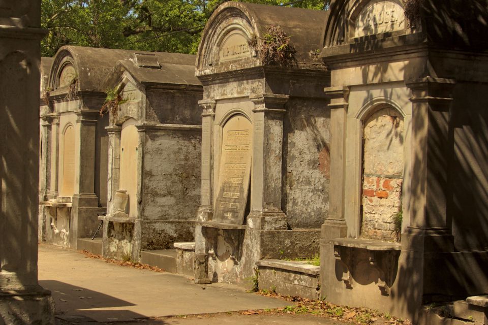 Self Guided Audio Ghost Tour in New Orleans in 6 Languages - The $5 Value: Cheap Enough to Try, Scary Enough to Stick