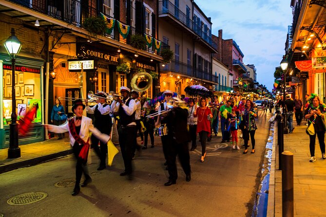 Sin and Tonic Pub Crawl in New Orleans - How the guide shapes the whole night
