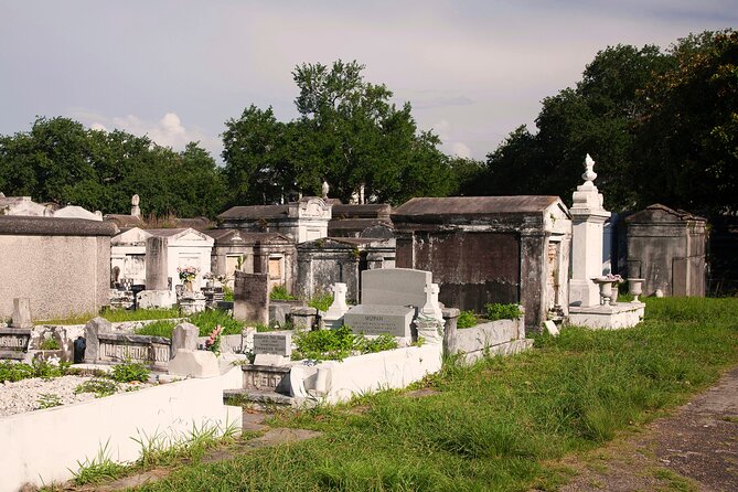 St Louis Cemetery No.3 New Orleans Burial Tradition Audio Guide - The audio guide approach: GPS, offline playback, and lifetime access