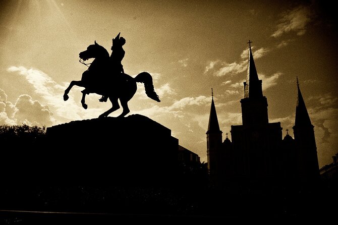 The New Orleans Darkness Tour - The Storyteller Factor: Why Professional Guides Make the Difference