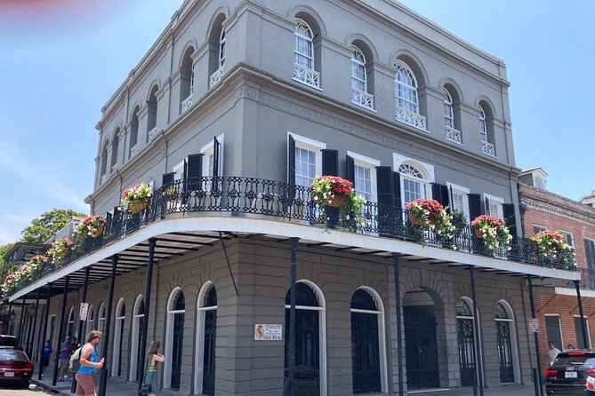 Walking Tour about The Good, The Bad and The Beautiful Women of New Orleans - Baroness Pontalba at Jackson Square: Power in Plain Sight
