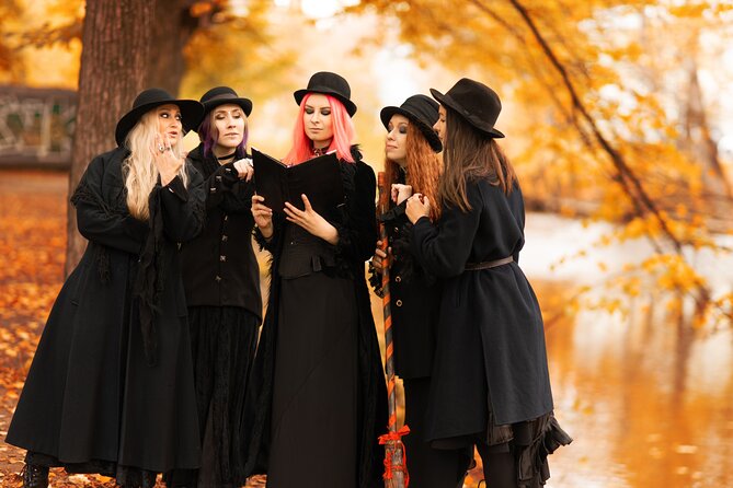 Witches Coven Walking Tour in New Orleans - Lafayette Cemetery No. 1: entombment rituals and family tales